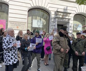 Wielki protest pod urzędem miasta w Łodzi. Broń lasów Lublinka