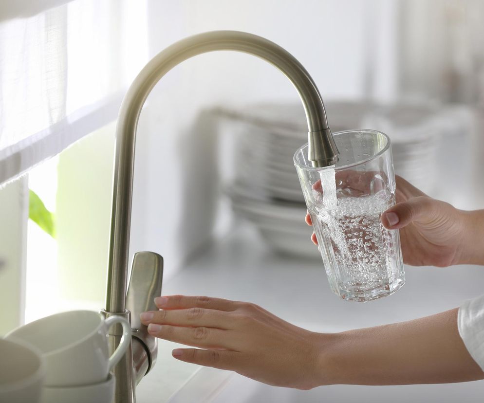 7 błędów w nawadnianiu, które niszczą twoje ciało. Zwróć na nie uwagę zwłaszcza po 50-tce  