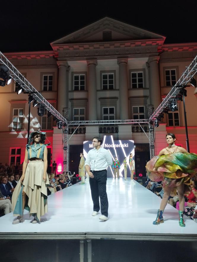 RADOM FASHION SHOW