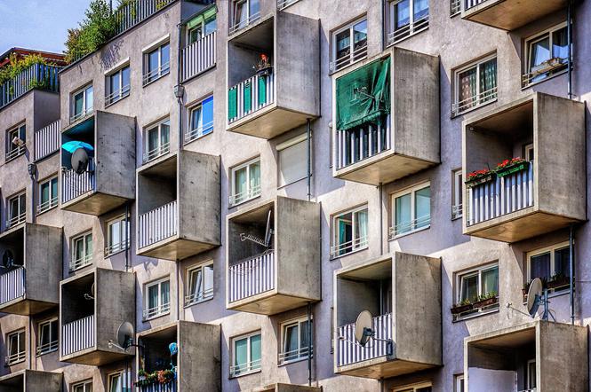 Mieszkanki Lublina straciły 50 tysięcy złotych, bo... wyrzuciły je przez balkon [AUDIO]