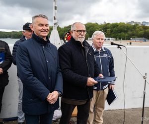 Tablica upamiętniająca Bohdana Sienkiewicza na Alei Żeglarzy w Gdyni