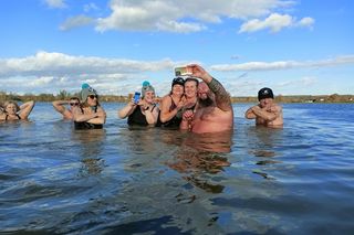 Zimna woda im nie straszna! Kraśnicki Klub Morsów zainagurował sezon