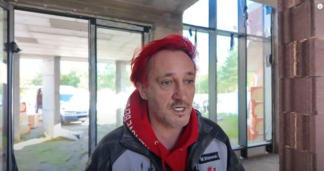 Michał Wiśniewski na budowie swojego domu