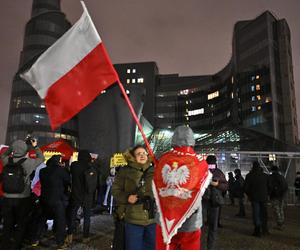 Kolejny dzień protestu przed siedzibą TVP