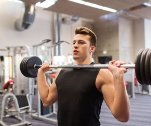 Wyciskanie żołnierskie - technika, warianty i efekty ćwiczenia