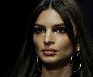 Emily Ratajkowski założyła konto w aplikacji randkowej. Wyznała, kogo dokładnie szuka