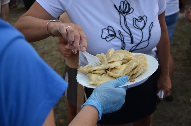 W konkursie na najlepsze pierogi w powiecie Siedleckim w 2025 roku zwyciężył męski zespół KGW „Sami Swoi” z Kotunia! 