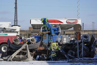 Cysterna gruchnęła w budynek