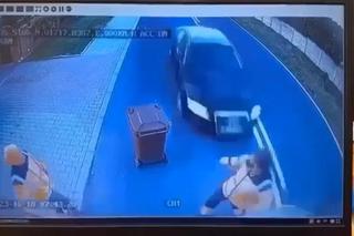 Szokujący wypadek na Dolnym Śląsku. Audi z impetem uderzyło w pracownika śmieciarki [Film]