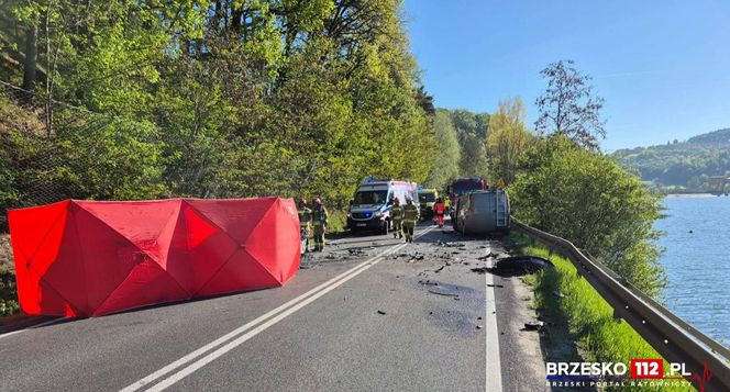 Poważny wypadek w Małopolsce. Wielu poszkodowanych. Droga zablokowana
