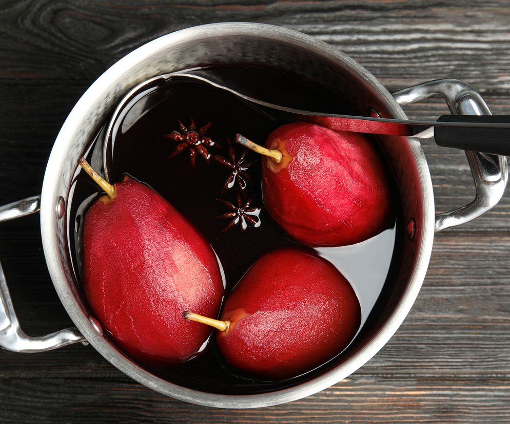 Gruszki w czerwonym winie - przepis Macieja Regulskiego, zwycięzcy 10. MasterChef 2021