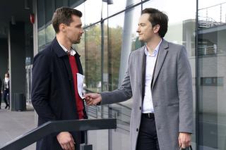 Barwy szczęścia odc. 2026. Darek (Andrzej Niemyt), Władek (Przemysław Stippa)