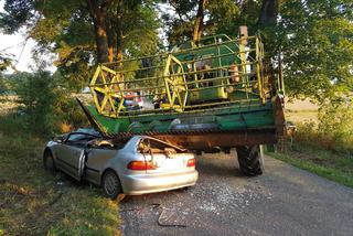 Kombajn zwalił się na Hondę! Kierowca osobówki sam do tego dopuścił