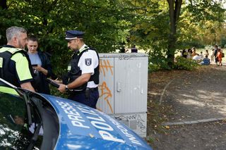 PILNE! Samochód wjechał w tłum na ulicy. Wśród rannych są dzieci!