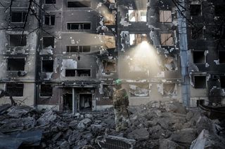 Zmasowany rosyjski atak na zachodnią Ukrainę. Rakieta zniszczyła blok w Tarnopolu