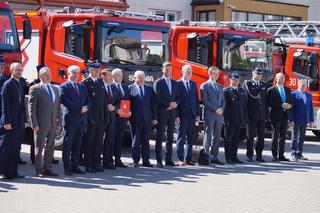 Białystok. Strażacy dostali samochód gaśniczy z 42-metrową drabiną [ZDJĘCIA]