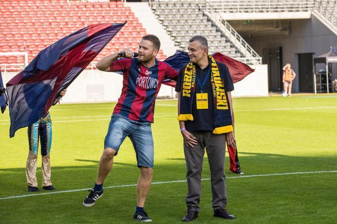 Paweł Sochanek na stadionie 