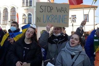 Młodzi ludzie - solidarni z walczącą Ukrainą 