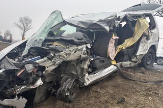  Stare Chabowo. Śmiertelny wypadek na DK10. Rodzice 4-latka zginęli w zderzeniu z wojskową ciężarówką [ZDJĘCIA]