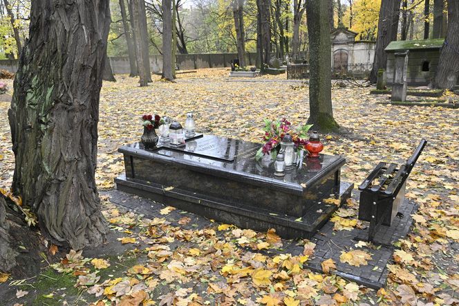 Generał Czesław Kiszczak ma skromny grób