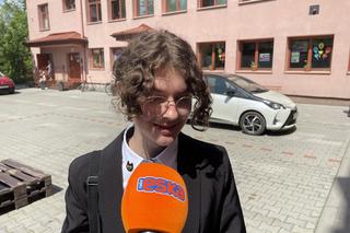 Ósmoklasiści z SP nr 2 w Nowym Sączu po egzaminie z języka polskiego