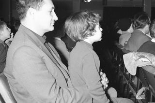 QUIZ PRL. „Jutro będzie futro!” Powiedzenia naszych rodziców, które ukształtowały Polaków z pokolenia PRL-u