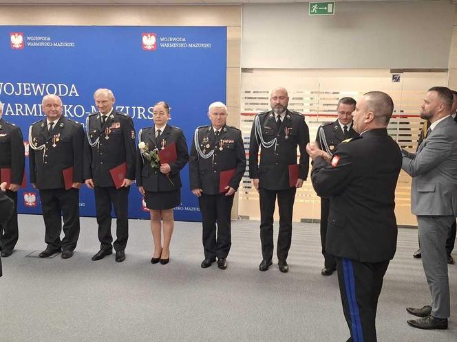 Wręczono odznaki Świętego Floriana i innne medale strażakom. Wśród zasłużonych wójt Gminy Iława