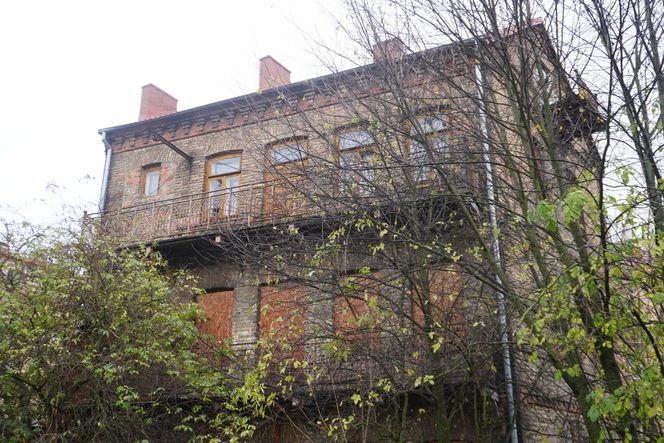 Opuszczona zabytkowa kamienica przy ul. Sienkiewicza w Białymstoku