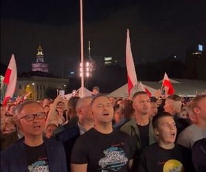 Karol Nawrocki śpiewa (nie)zakazane piosenki