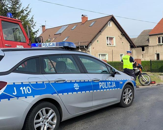 Motocyklista zderzył się z Porsche Cayenne 