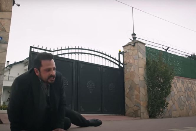 Aziz dotkliwie pobije brata, który go zdradził. Pozbawi go także nazwiska! 