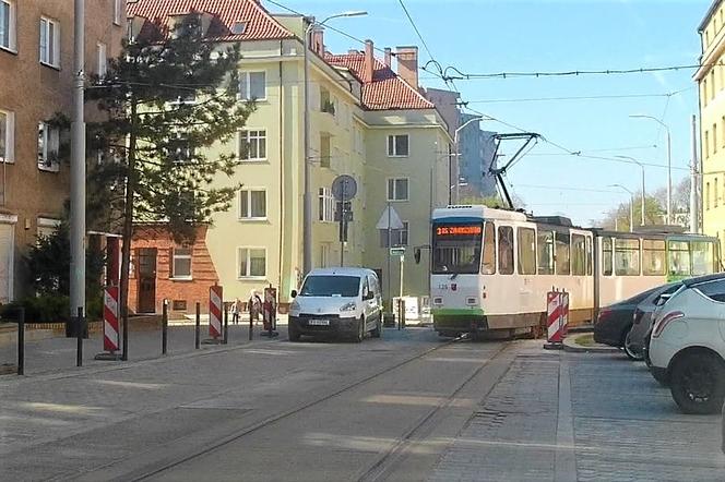 Dlaczego tramwaje jeżdżą tyłem? Niecodzienne manewry na szczecińskim Niebuszewie