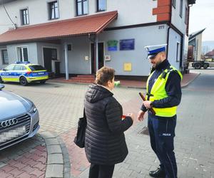  Pamiętajmy o odblaskach, także na wiosnę. Przypomina Policja