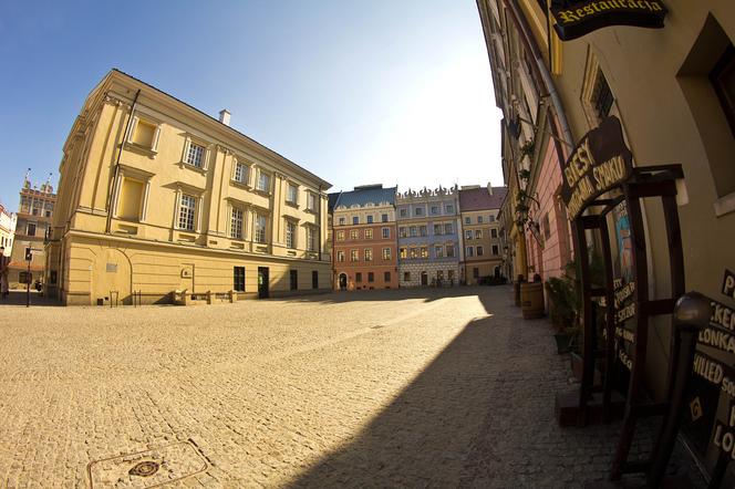 Na tę tabliczkę czekali kilka lat. Rowerzyści będą mogli legalnie jeździć po Starym Mieście