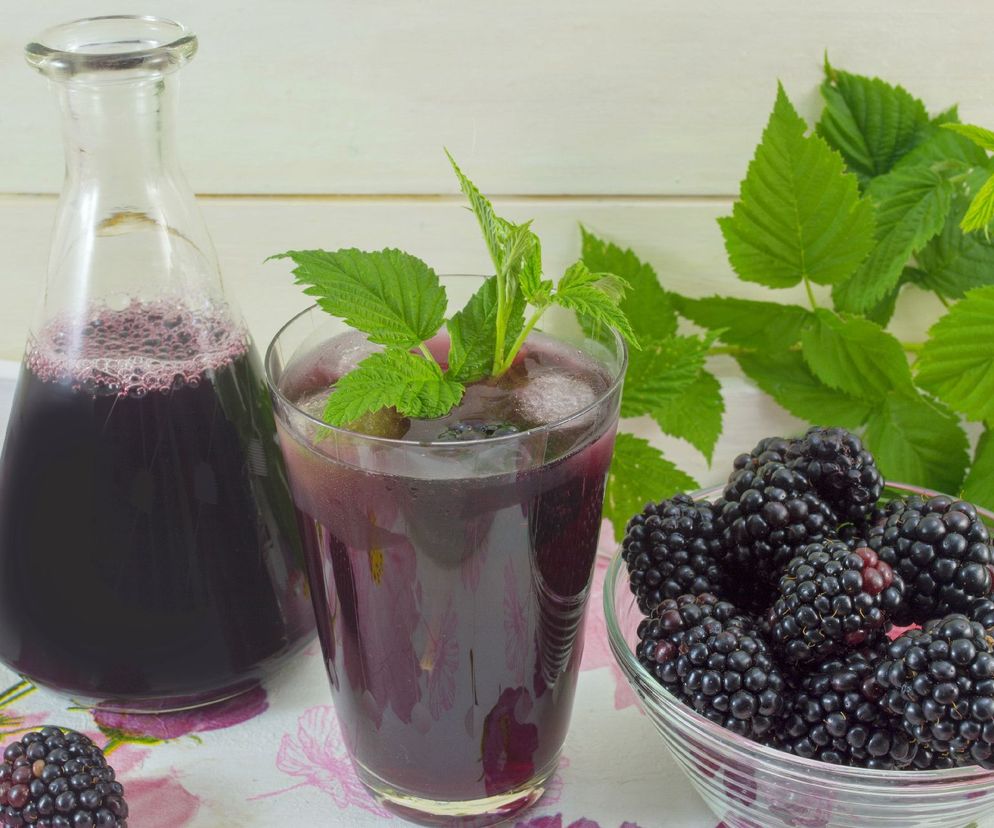 Sok z jeżyn [PRZEPIS] - jak zrobić, ile cukru dodać