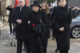 Bożena Walter w żałobnej czerni po śmierci męża. Tak wyglądali z Mariuszem Walterem