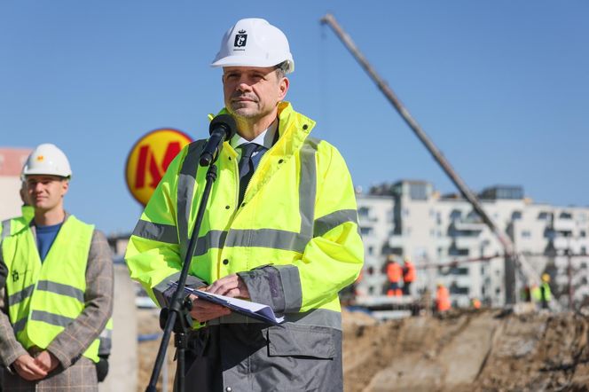 Budowa ostatniego odcinka metra linii M2. Tak wygląda stacja Lazurowa