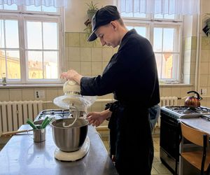 Uczniowie grudziądzkiego Gastronomika przygotowali rogale na Św. Marcina