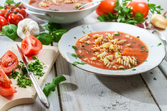Zupa pomidorowa - 13 fantastycznych przepisów na pomidorówkę