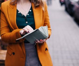 Ten sposób na bogactwo zdradziła mi babcia. Noszę w portfelu obo łuski karpia