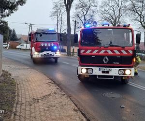 Wypadek w Starym Polichnie dwóch samochodów osobowych