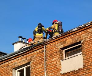 Potworny pożar kamienicy we Włochach. Strażacy znaleźli zwłoki