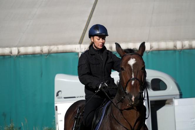 Te piękne kobiety służą w Policji