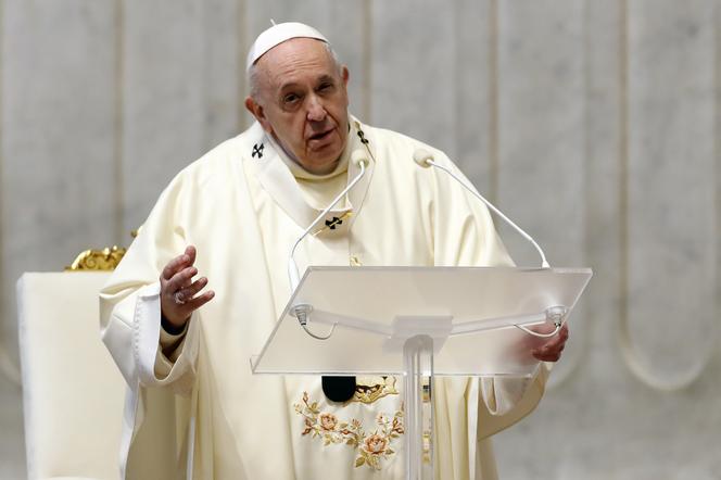 Papież Franciszek pozwala kobietom czytać