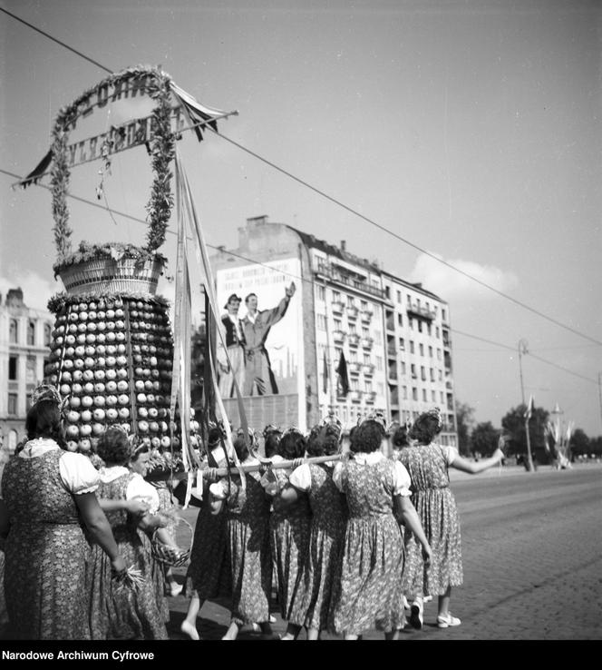 Centralne Dożynki w Warszawie w latach 50.