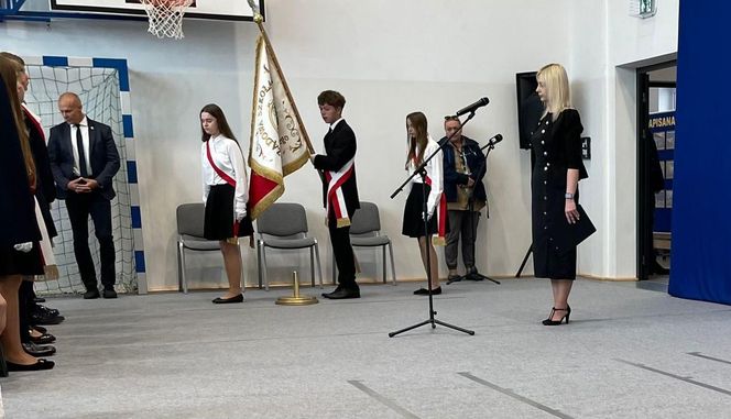 Pierwsza Dama uczciła z uczniami 100 lat od nadania imienia Stefana Batorego Szkole Podstawowej w Liwie