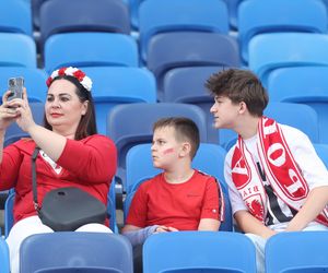 Kibice na meczu Polska-Mołdawia na Stadionie Śląskim