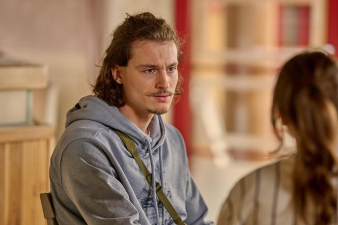 Na Wspólnej odc. 4082. Piotr (Krzysztof Świłpa), Greta (Klaudia Łapot)