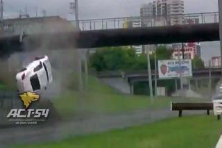 Spektakularny wypadek Porsche Cayman S w Rosji!