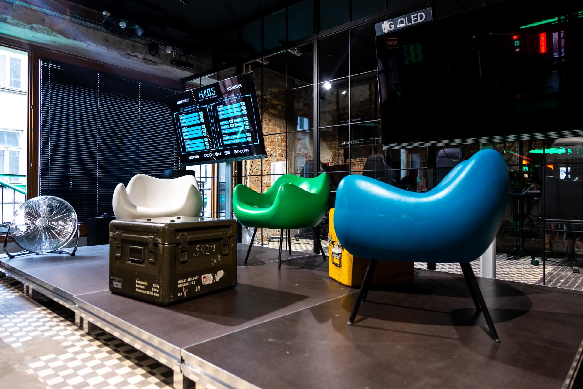 Pub H.4.0.S. Warszawa – podium